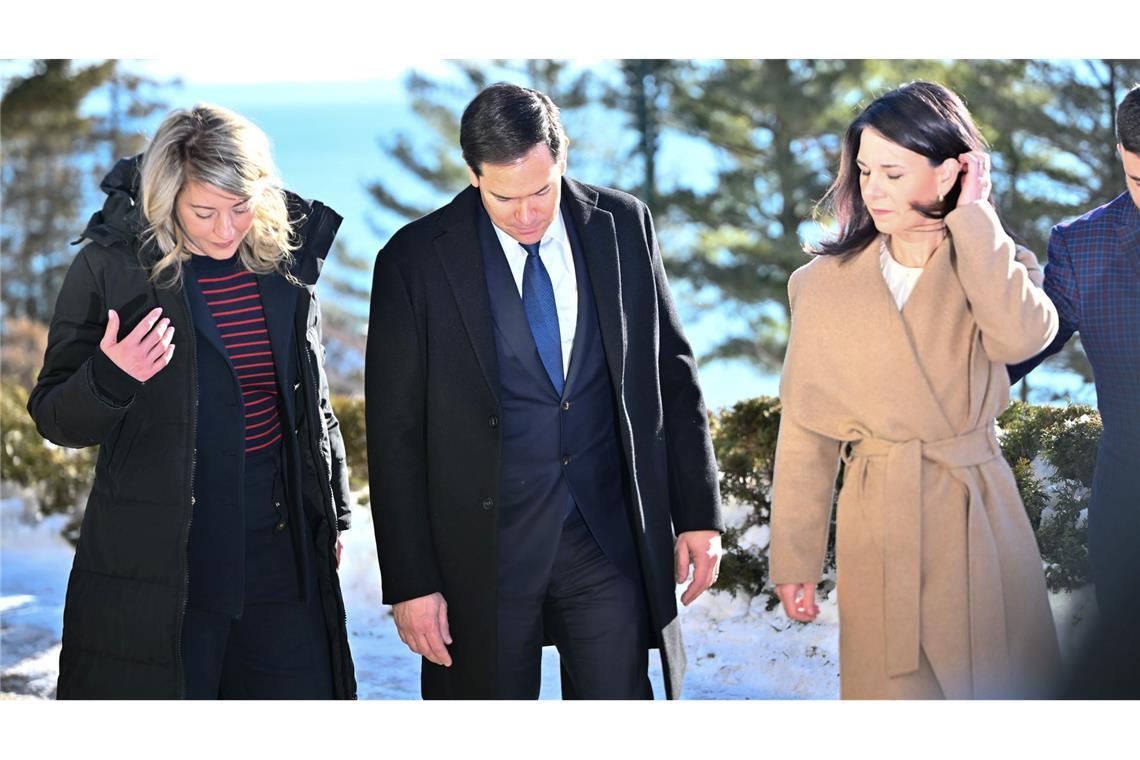 Hauch von "altem Westen": G7-Runde vermeidet Bruch mit USA Deutschlands Außenministerin Baerbock (r.) fand überraschend positive Worte für ihren US-Kollegen Rubio (M.).