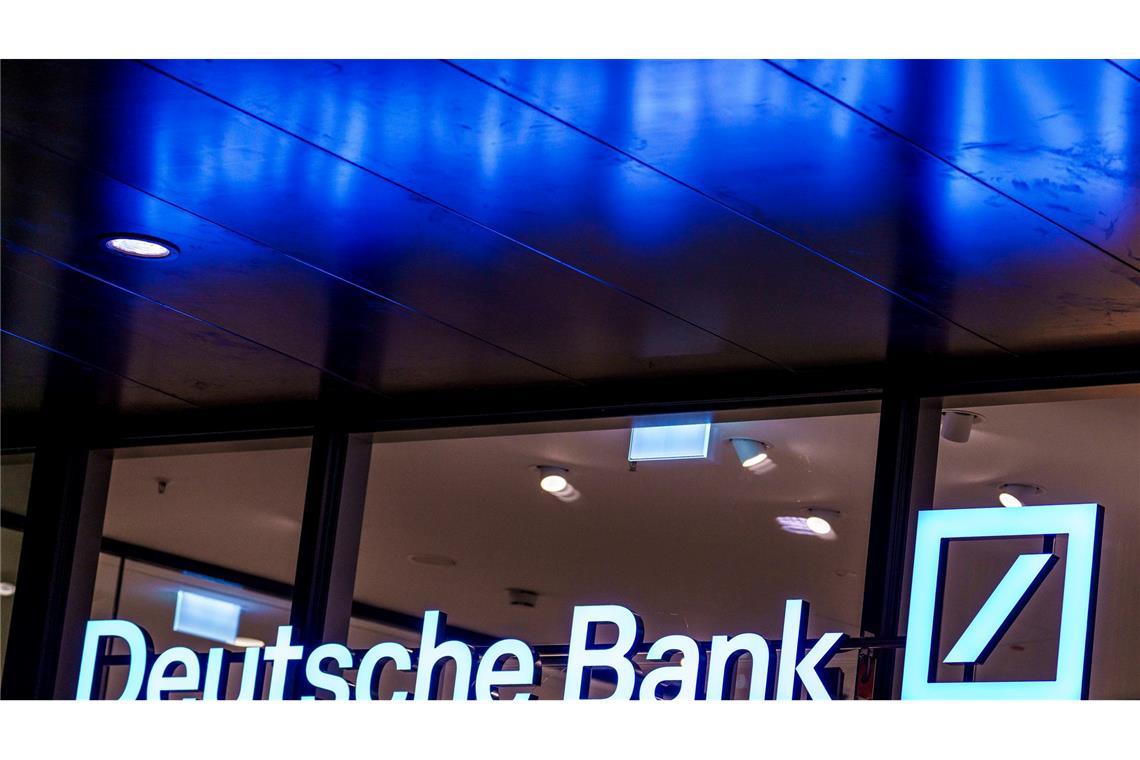 Deutsche Bank bleibt trotz Gewinneinbruch zuversichtlich Deutschlands größtes Geldhaus will nach "Übergangsjahr" 2024 Rendite deutlich steigern.