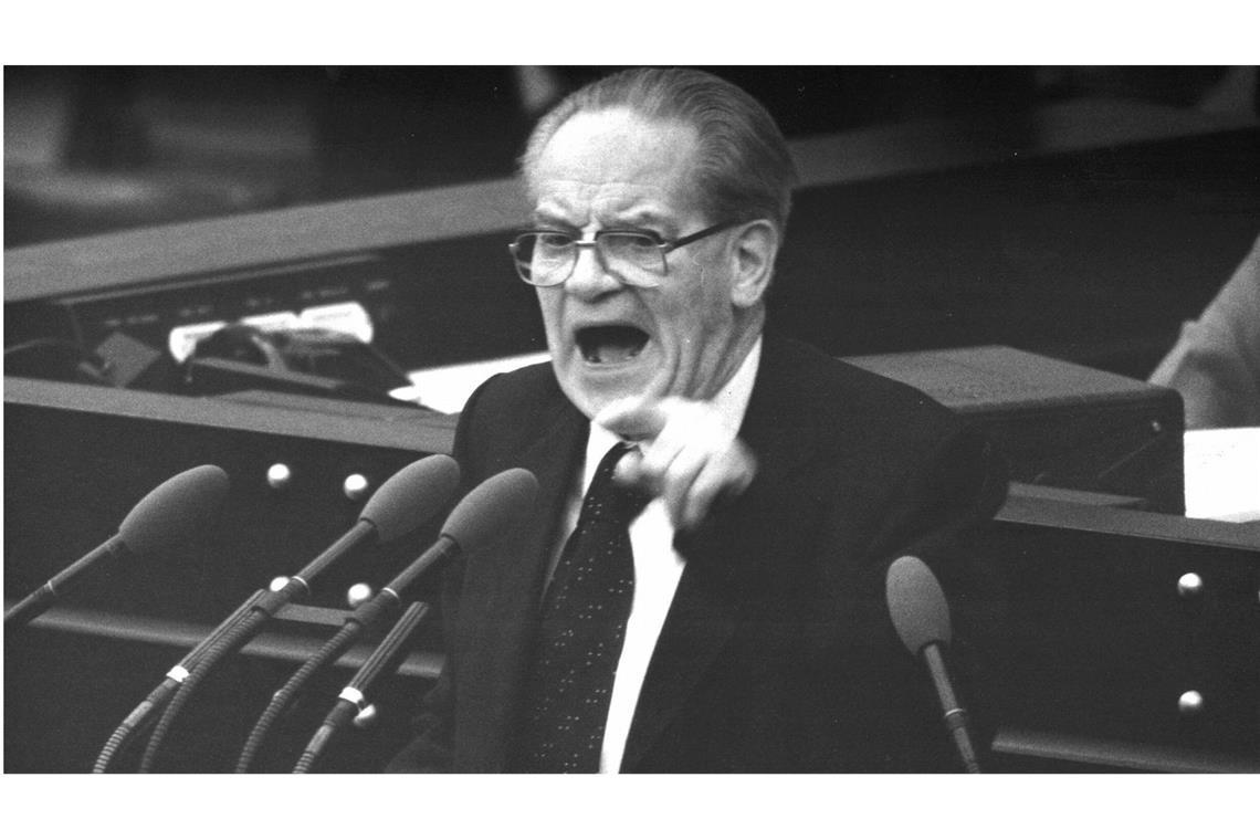 Wehner, Strauß & Co: Deutschlands beste politische Wutredner Deutschlands Großmeister der politischen Wutrede: Herbert Wehner bei einer Rede am 21. Dezember 1981 im Bundestag.