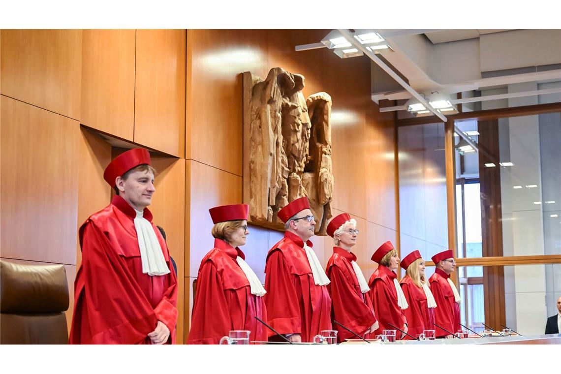 Schutz für Kontrollinstanz Deutschlands höchste Instanz: das Bundesverfassungsgericht, hier der Zweite Senat.
