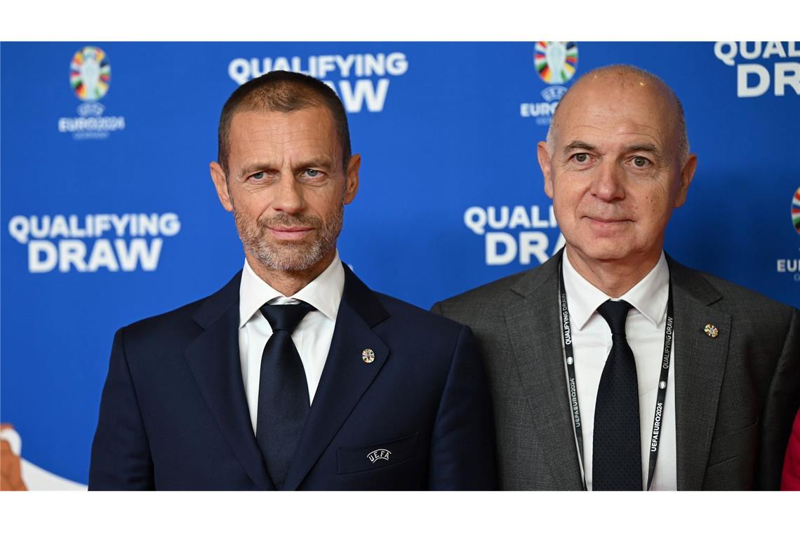 Russland-Frage zurück auf der Fußball-Agenda DFB-Chef Bernd Neuendorf (r), hier neben UEFA-Präsident Aleksander Ceferin, hat eine klare Haltung zur Russland-Frage im Fußball.