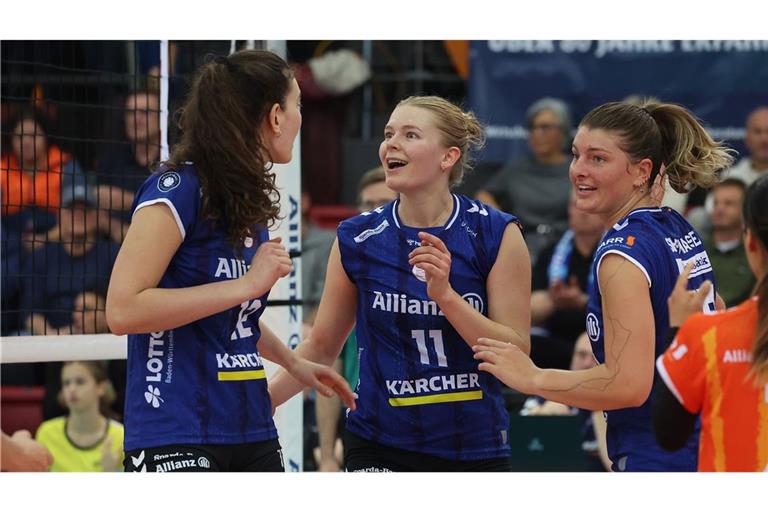 Diagonalangreiferin Pauline Martin (Mitte) glänzte mit 21 Zählern für Allianz MTV.