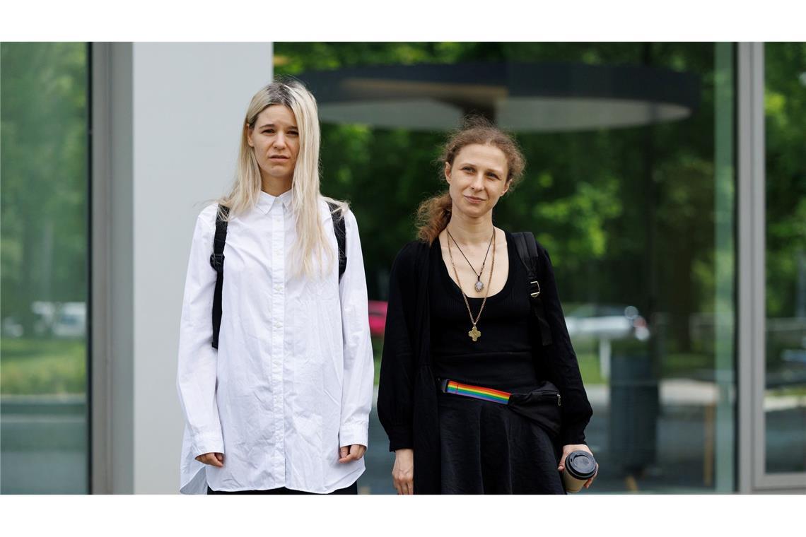 Pussy-Riot-Aktivistin zu Urteil in Russland: "Fickt euch" Diana Burkot (l) ist eine Aktivistin des feministischen Kollektivs, zu dem auch Maria Aljochina (r) gehört. (Archivbild)