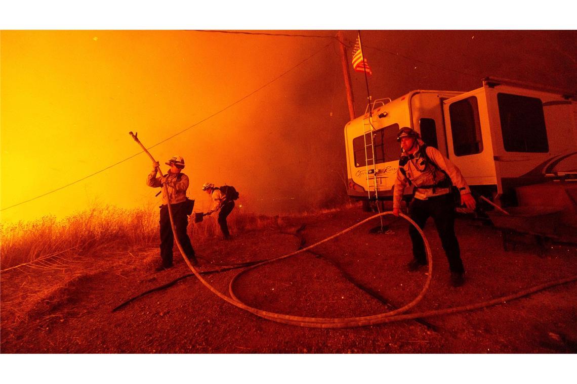 Neue Feuer in Los Angeles und Umgebung Dichter Rauch lag über der betroffenen Region.