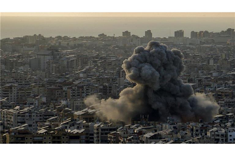 Dichter Rauch steigt aus Vorort von Beirut auf. (Archivbild)