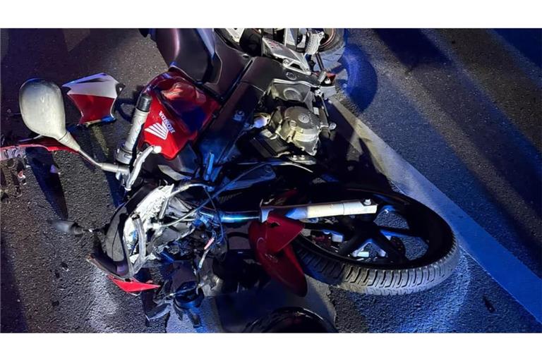 Die 125er-Maschine von Luca nach dem Unfall. Sie ist heute nur noch Schrott.