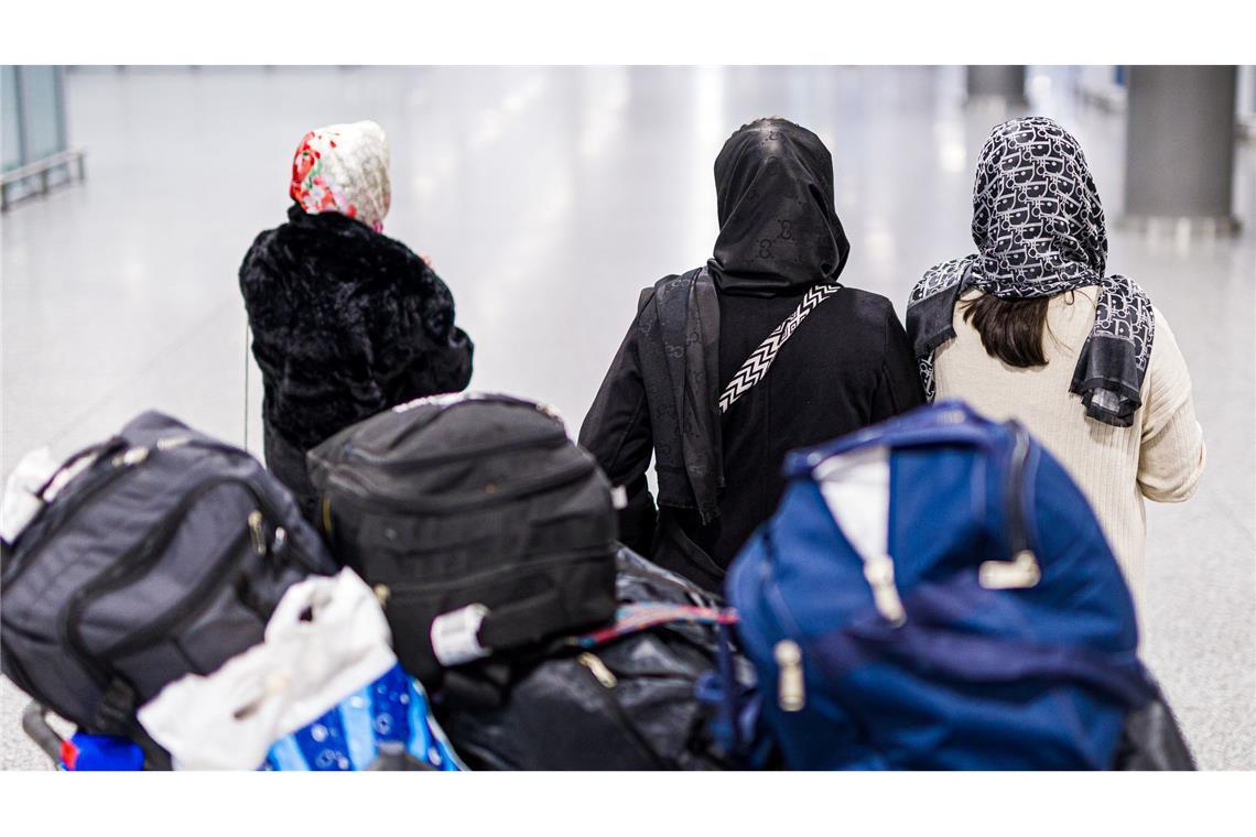 Flug mit Afghanen in Deutschland gelandet Die 14 Personen haben eine Aufnahmezusage.