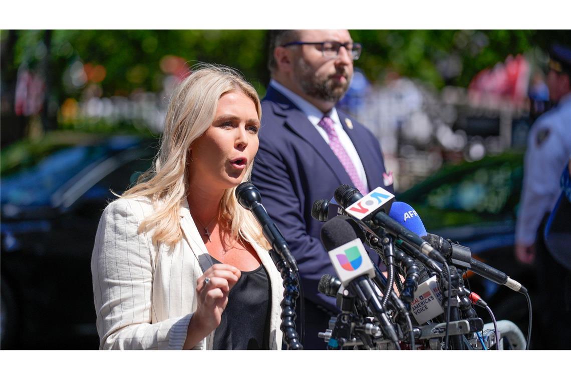 Trump macht 27-Jährige zu Regierungssprecherin Die 27 Jahre alte Karoline Leavitt soll Sprecherin des Weißen Hauses werden. (Archivbild)