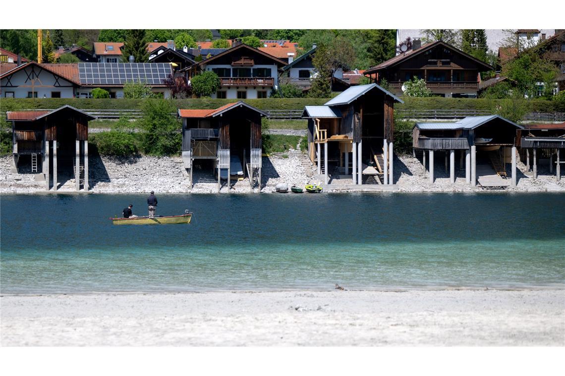 30-Grad-Marke erstmals in diesem Jahr geknackt Die 30-Grad-Marke wurde an zwei Messstationen in Baden-Württemberg erstmals in diesem Jahr in Deutschland geknackt - auch am Walchensee war das Wetter sommerlich warm.