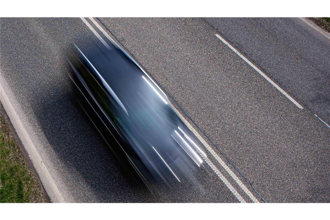 Die 40-Jährige sprang an einer Ampel vom Rücksitz aus dem Fahrzeug.
