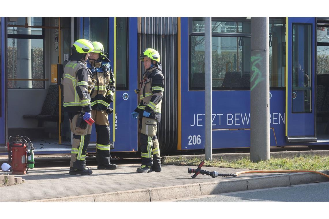 Festnahme nach Brandanschlag auf Frau in Straßenbahn in Gera Die 46-Jährige wurde nach dem Brandanschlag am Sonntag mit lebensbedrohlichen Verletzungen in eine Klinik geflogen.