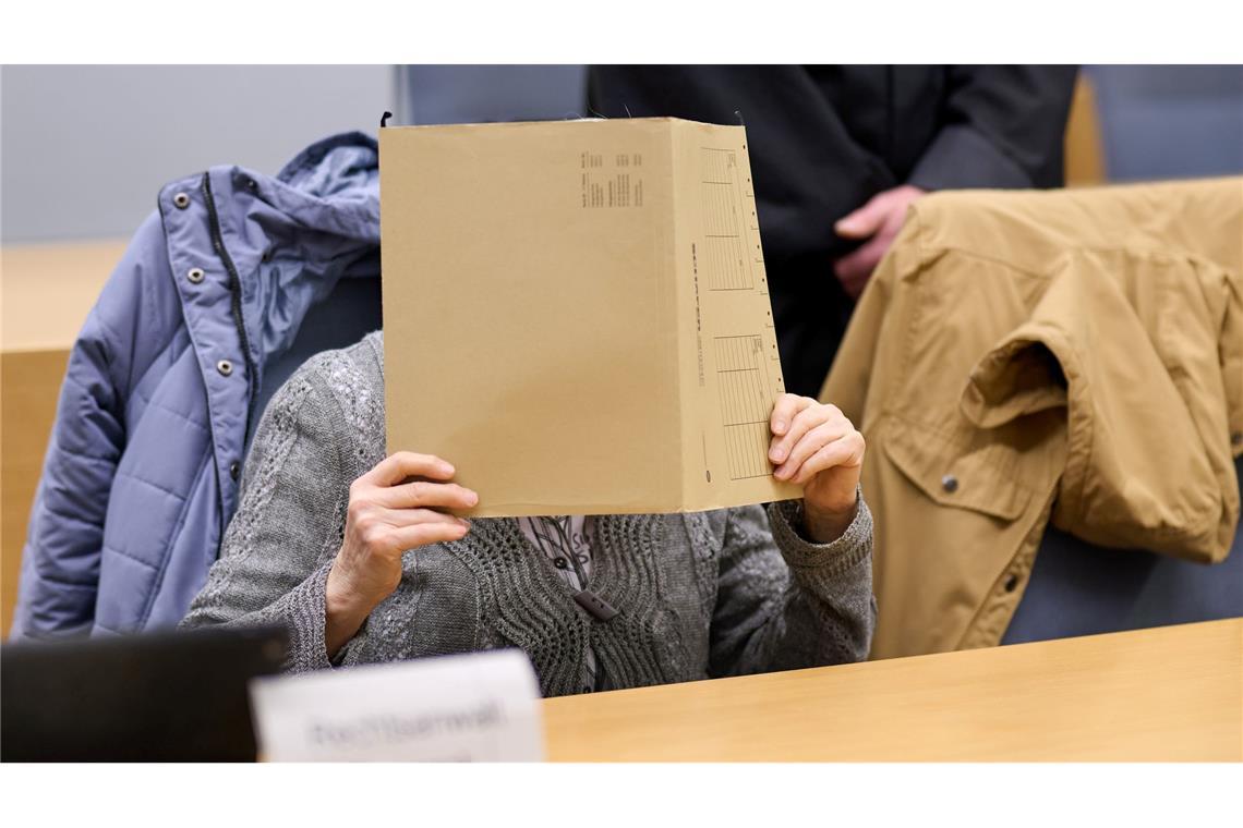 Die 80 Jahre alte Großmutter ist wegen Beihilfe angeklagt, ebenso der Großvater (83) des Kindes. (Archivbild)