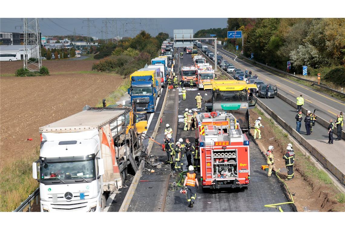 Sperrung nach tödlichem Unfall auf A59 bei Köln aufgehoben Die A59 wurde zunächst in beide Richtungen gesperrt.
