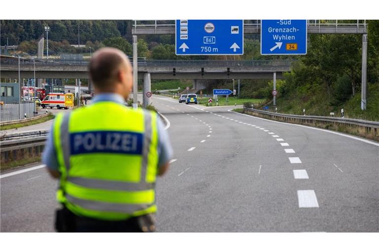 Die A861 war am Mittwoch wegen eines Gefahrgutverdachts am Grenzübergang Rheinfelden stundenlang gesperrt (Symbolfoto).