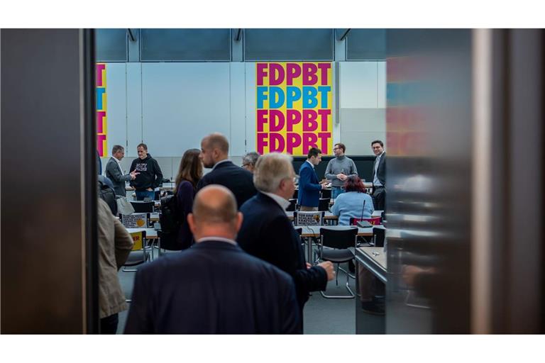 Die Abgeordneten beim Eintreffen zur wohl letzten Sitzung der aus dem Bundestag geflogenen FDP.