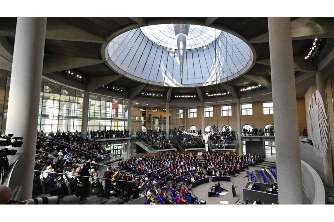 Livestream: Neuer Bundestag tritt erstmals zusammen Die Abgeordneten kamen am Dienstag zur konstituierenden Sitzung des neuen Bundestags zusammen. (Symbolbild)