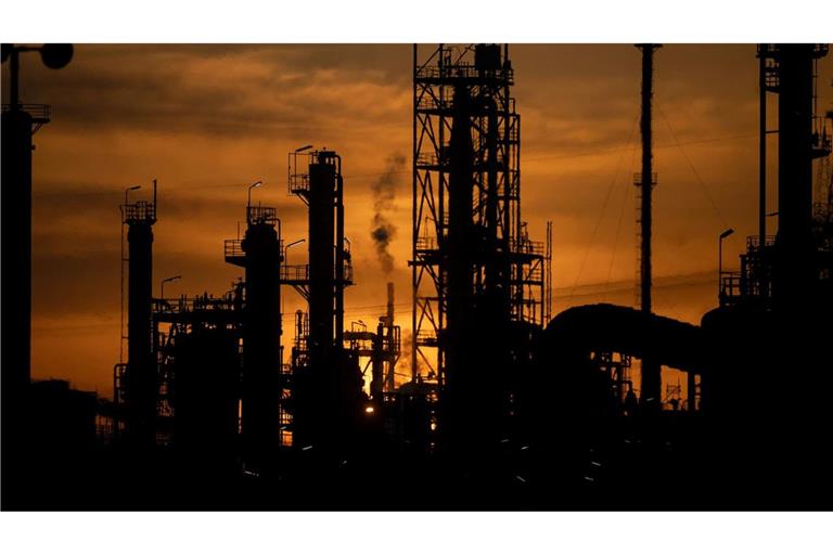 Die Abhängigkeit von globalen Krisen ist vielen in den Unternehmen bewusst, aktuell im Fokus: der Ölpreis. (Symbolfoto)