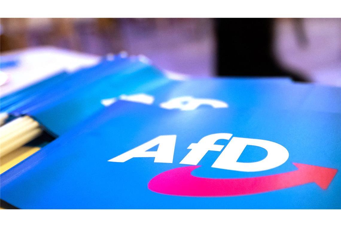 AfD erstmals bei 25 Prozent – Union weiter stärkste Kraft Die AfD erfährt weiter große Zustimmung bei der Wählerschaft.