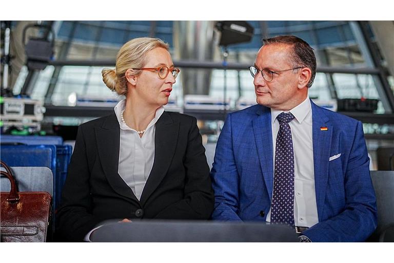 Die AfD-Vorsitzenden Weidel und Chrupalla – welche Auswirkungen hat die Einstufung auf ihre Partei?