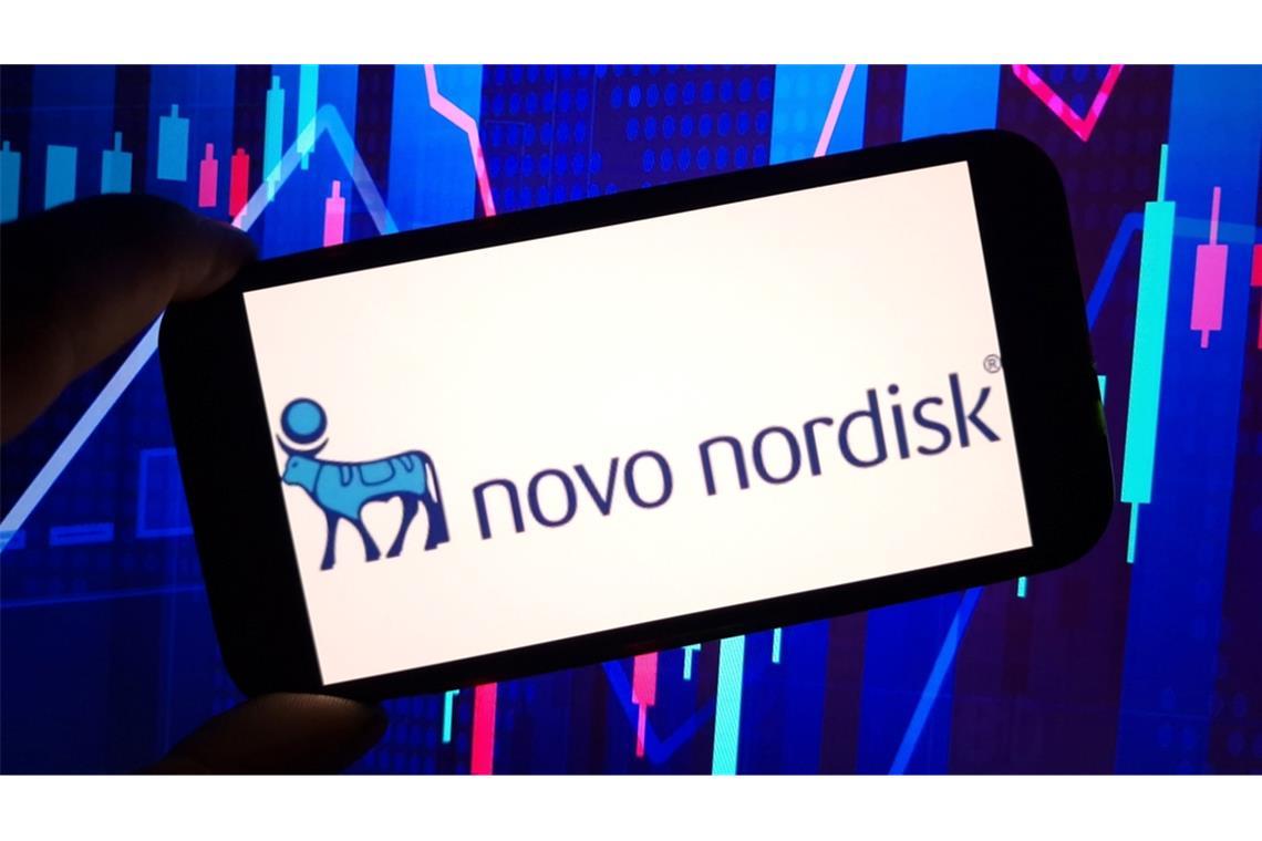 Die Aktie von Novo Nordisk verliert zweistellig an Wert. Grund sind gescheiterte Studien zum Alzheimer-Wirkstoff Semaglutid. Welche Ergebnisse enttäuschten, warum Anleger reagieren und welche Folgen das für den Pharmakonzern hat.