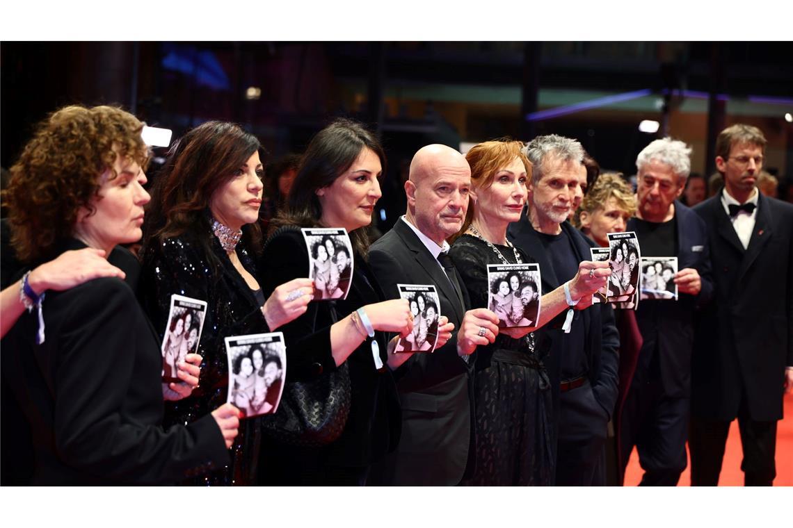 Heiße Rede, kalter Schnee: Berlinale eröffnet Die Aktion auf dem roten Teppich.