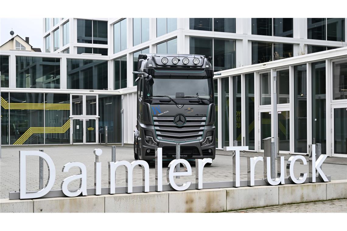 Daimler Truck nach Auftragsplus wieder zuversichtlicher Die aktuelle Wirtschaftslage wirkt sich negativ auf die Verkäufe von Daimler Truck aus. (Archivbild)