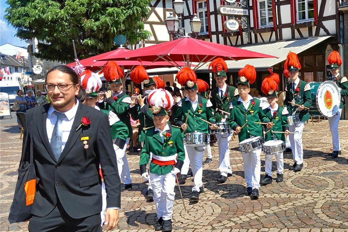 Die Begleitung endet, die Verbindung bleibt Die Aloisius-Jugend hat beim Fest Ende Juni wieder ihren Auftritt. Dank der Spenden kann die Jugendarbeit fortgesetzt werden.