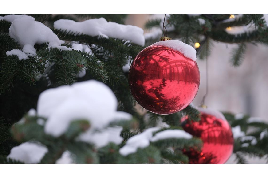Alpen an Weihnachten dick verschneit Die Alpen und die höheren Lagen der Mittelgebirge sind an Weihnachten voraussichtlich dick verschneit. (Archivbild)