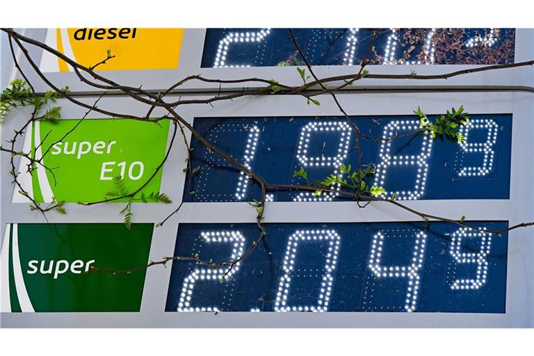 Die am 1. April eingeführte Zwölf-Uhr-Tankregel bringt einer Studie zufolge den Mineralölkonzernen zusätzliche Gewinne (Symbolfoto).