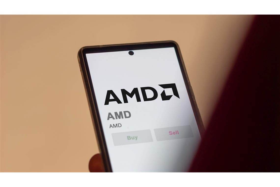 Die AMD-Aktie fällt um 6 %, trotz starker Quartalszahlen. Warum der Ausblick des Unternehmens die Anleger enttäuschte und welche Rolle der Konkurrenzdruck spielt.