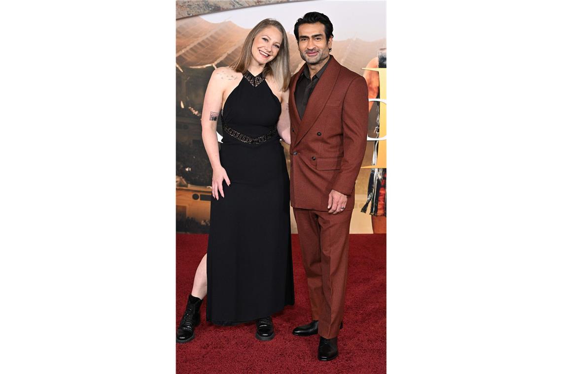 Paul Mescal, Denzel Washington & Co. auf dem roten Teppich Die amerikanische Schriftstellerin Emily Gordon und ihr Ehemann, der pakistanisch-amerikanische Schauspieler Kumail Nanjiani, waren auch bei der Premiere von „Gladiator II“ in Los Angeles...