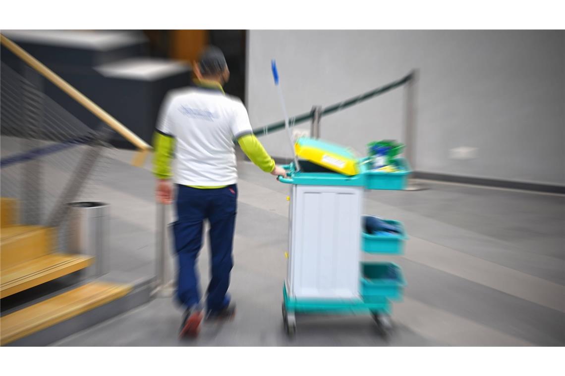 17 Firmen wollen das Rathaus sauber halten Die Angebote der Reinigungsfirmen lagen weit auseinander.