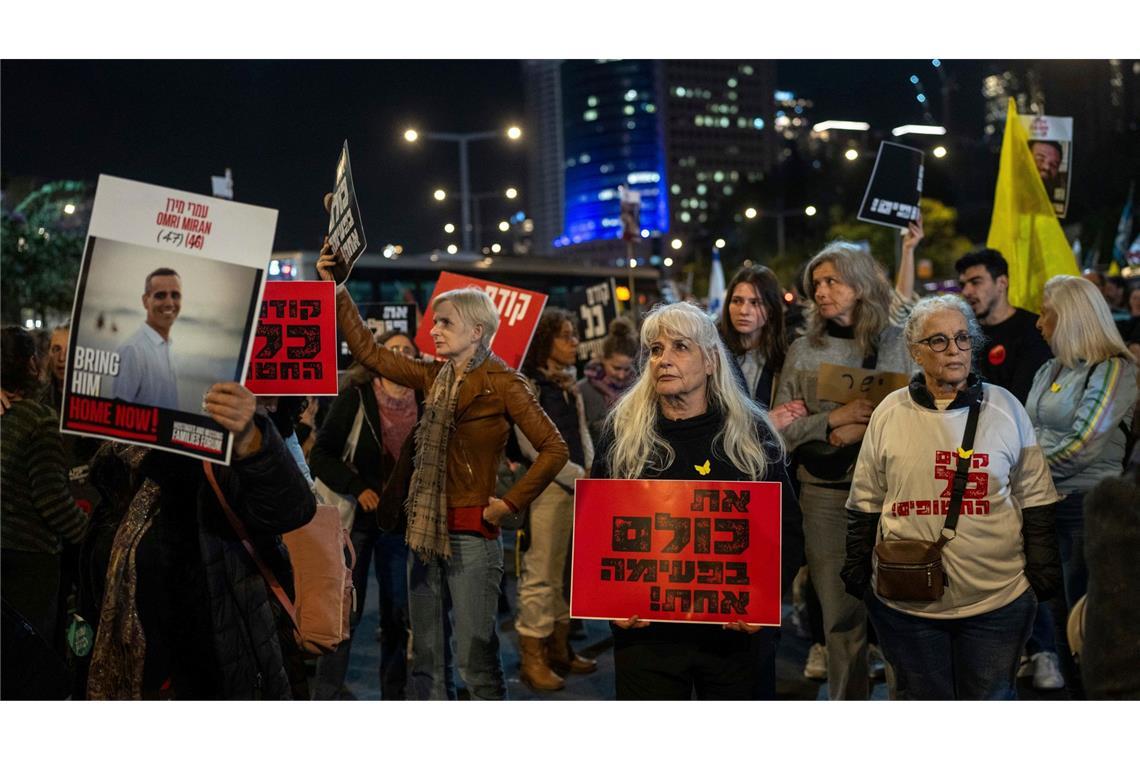Israel dreht Gaza den Strom ab - Neue Gespräche in Katar Die Angehörigen der in Gaza verbliebenen Geiseln hoffen auf die Freilassung der Entführten.