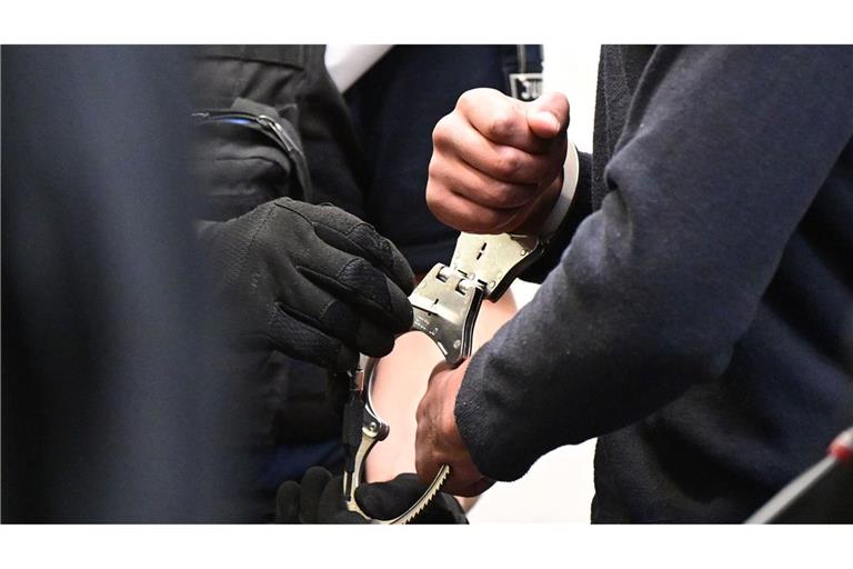 Die Angeklagten wollen sich erst später zu den Vorwürfen äußern.