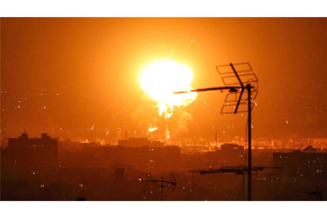 Die Angriffe der USA und Israel auf Teheran gingen auch am Sonntag weiter.