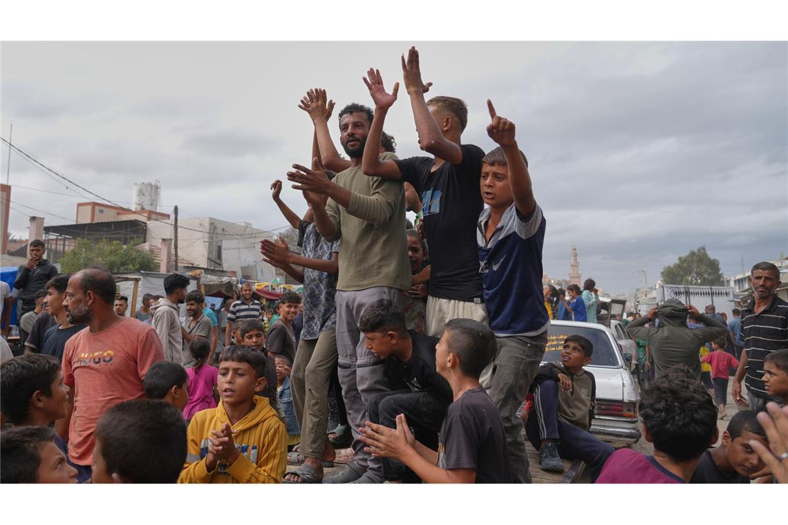 Bilder des Tages Die Ankündigung einer ersten Einigung zwischen Israel und der Hamas hat im Gazastreifen Jubel ausgelöst.