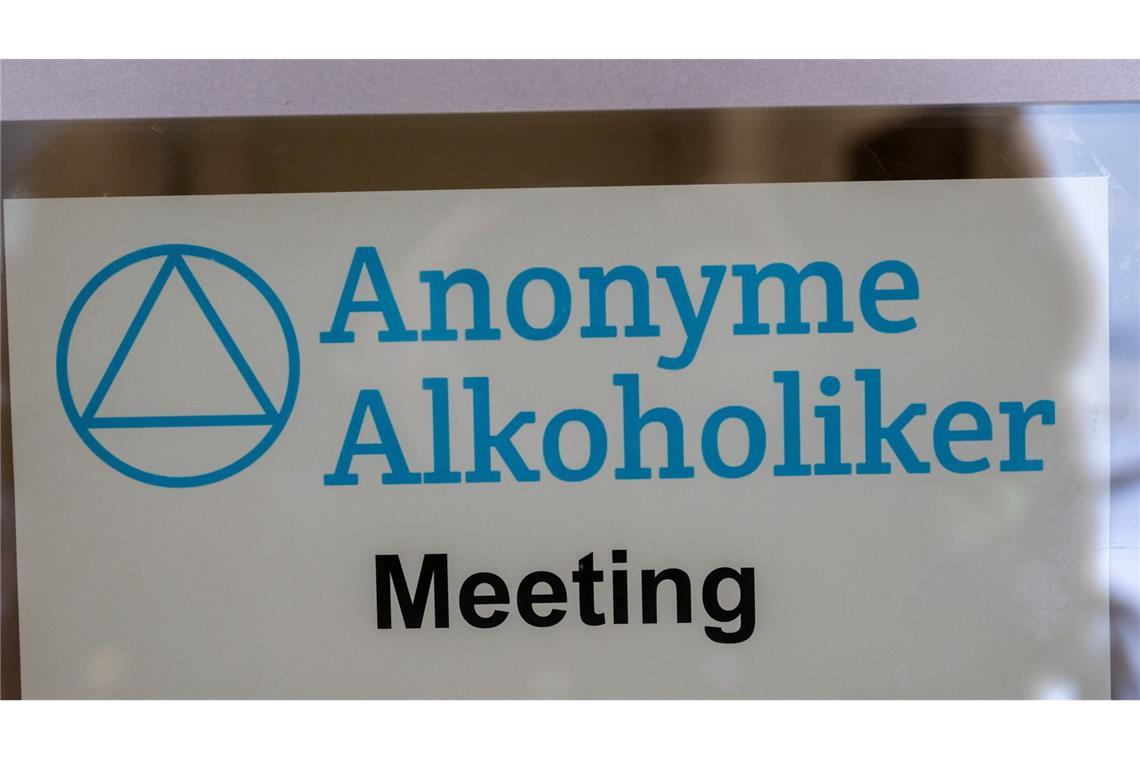 Die Anonymen Alkoholiker wollen auch an den Feiertagen eine Anlaufstelle für Hilfesuchende sein. (Illustration)