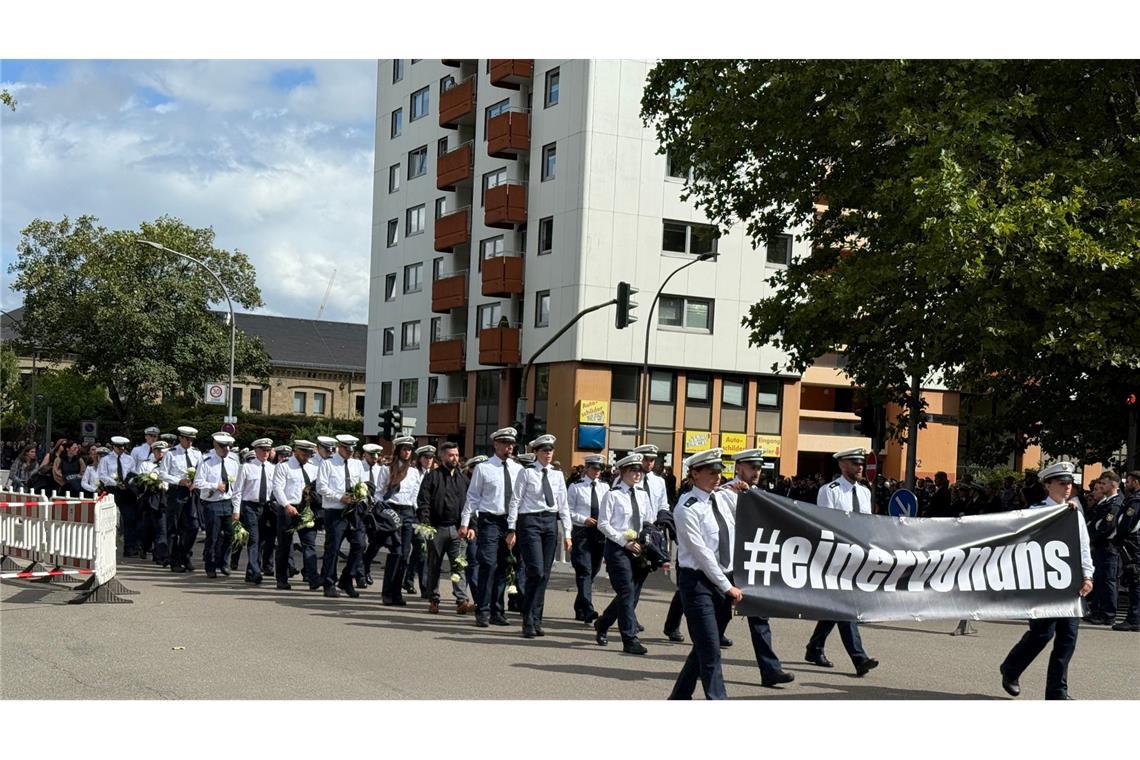 Tiefe Trauer im Saarland - Abschied von getötetem Polizisten Die Anteilnahme am Tod eines erschossenen Polizisten ist groß