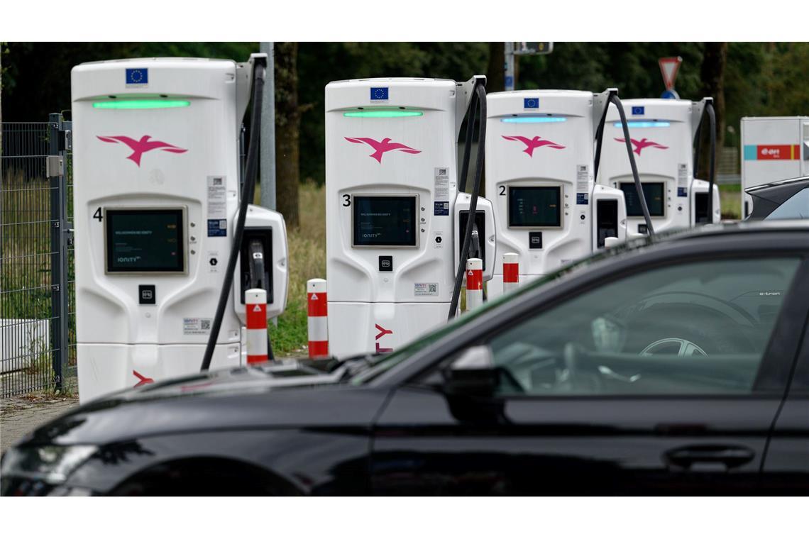 ADAC erwartet steigende Zulassungszahlen bei E-Autos Die Anzahl der Ladepunkte steigt.