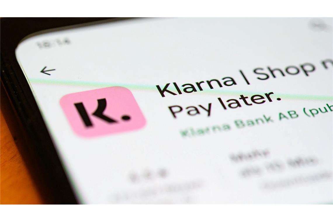 Studie: Die Zeiten für Banken werden härter Die App des schwedischen Zahlungsanbieters Klarna. Die Finanzfachleute der Unternehmensberatung Strategy& erwarten, dass die großen digitalen Finanzdienstleister etablierte Banken weiter bedrängen werden. (Foto: Illustration)