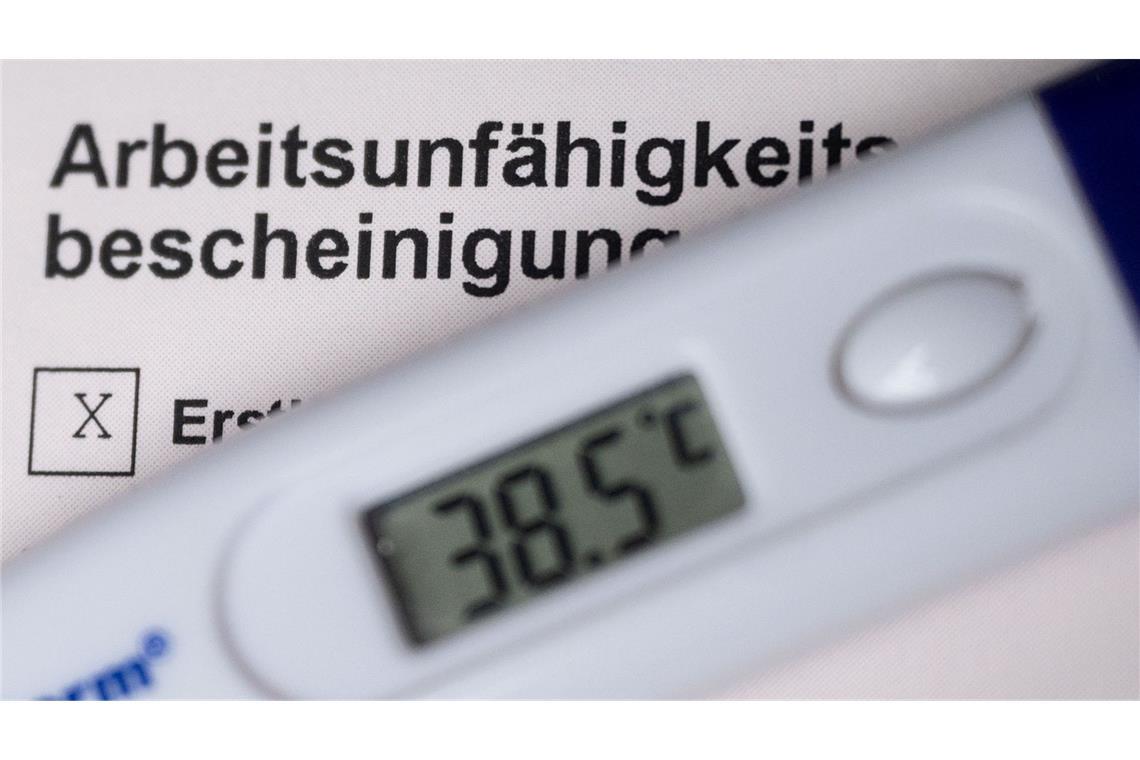 Machen deutsche Arbeitnehmer zu viel „blau“? Die Arbeitgeber beklagen, dass Arbeitnehmer in Deutschland zu oft krankfeiern.