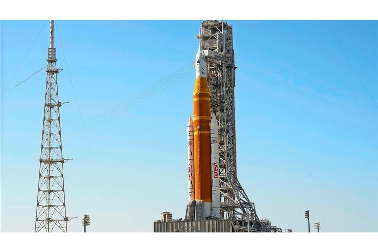Die „Artemis 2“ der NASA mit dem Orion-Raumschiff auf der Startrampe 39-B des Kennedy Space Center in Cape Canaveral, Florida.