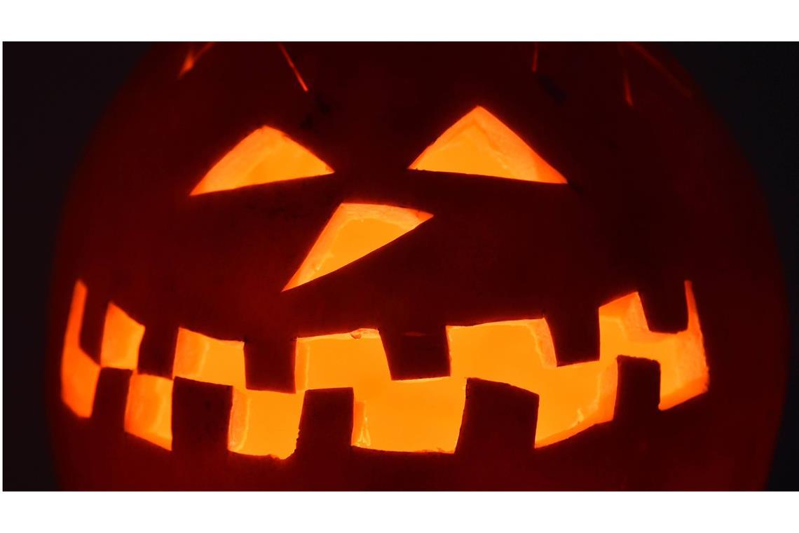 Beten statt Gruseln: Katholische Exorzisten warnen vor Halloween Die Associazione Internazionale Esorcisti (AIE) – der Weltverband der katholischen Exorzisten – hat vor Halloween gewarnt und es als konsumorientiertes und irrationales Fest gebrandmarkt.
