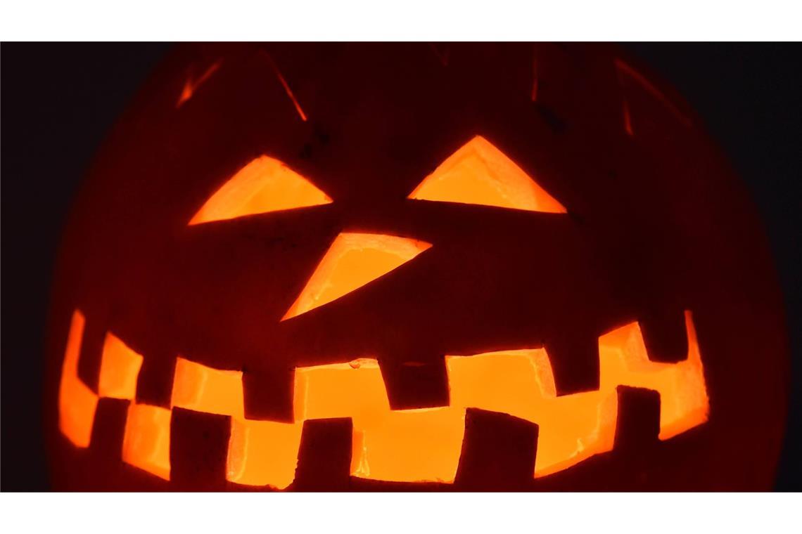 Die Associazione Internazionale Esorcisti (AIE) – der Weltverband der katholischen Exorzisten – hat vor Halloween gewarnt und es als konsumorientiertes und irrationales Fest gebrandmarkt.