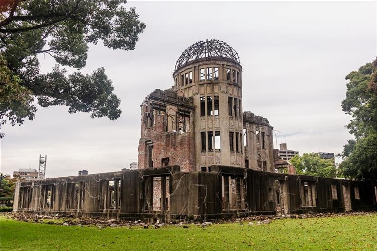 Die "Atombombenkuppel" ist ein Friedensdenkmal im Friedenspark von Hiroshima.