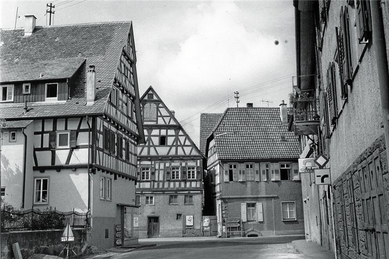 Die Aufnahme aus den 1960er-Jahren zeigt rechter Hand das Haus in der Fornsbacher Straße 3, das im Leben von Titus Simon eine wichtige Rolle gespielt hat. Heute befindet sich dort das Begegnungscafé. Fotos: Bestand Murrhardter Zeitung, Digitalisierung Andreas Kozlik/J. Fiedler (unten)