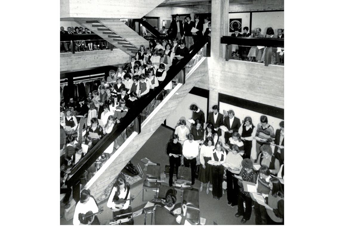 Schule mit jahrhundertelanger Tradition Die Aufnahme stammt aus dem Jahr 1978 und zeigt eine Schulaufführung. Foto: H. Quayzin