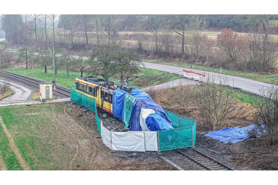 Nach tödlichem Zugunglück steht Abtransport der Bahn bevor Die Aufräumarbeiten haben bereits begonnen.