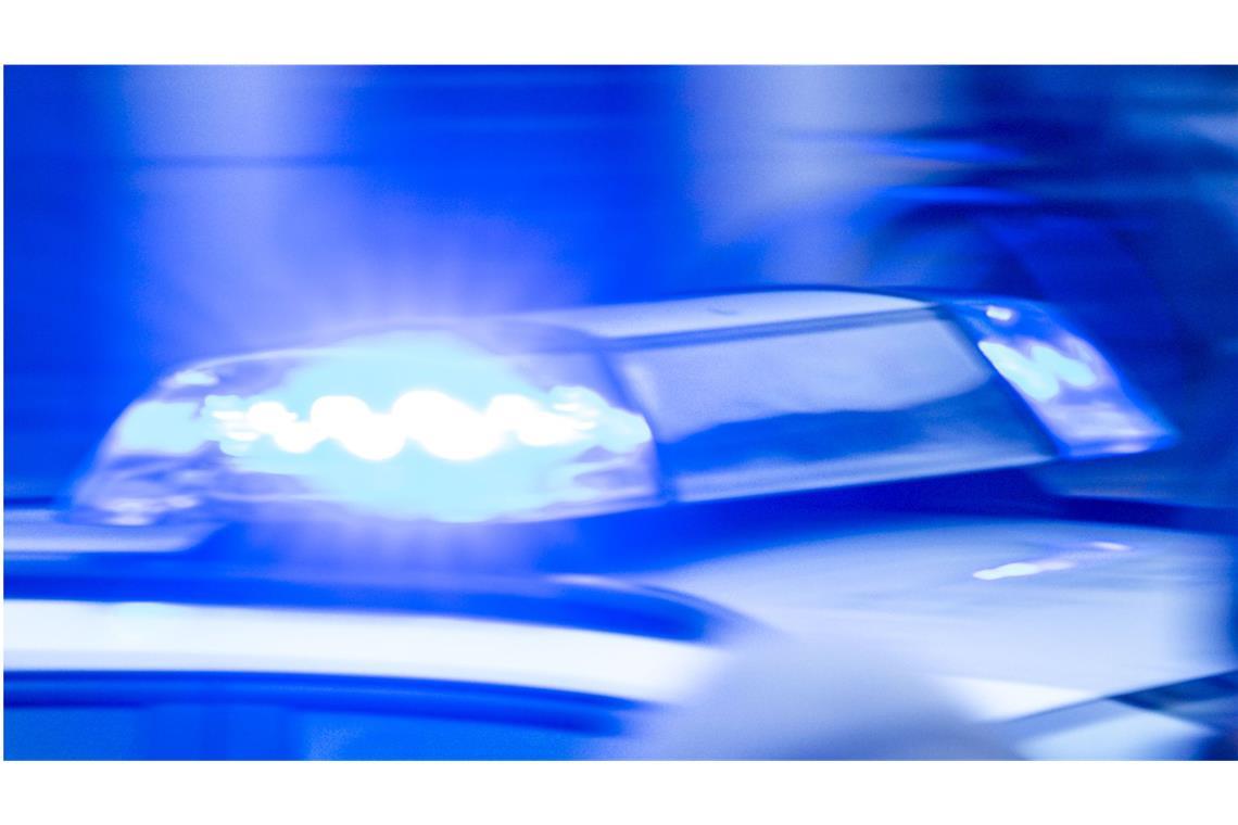Schlägerei und Messerstiche: Mutmaßlicher Familienstreit eskaliert Die Auseinandersetzung endete in mehreren Attacken. (Symbolbild)