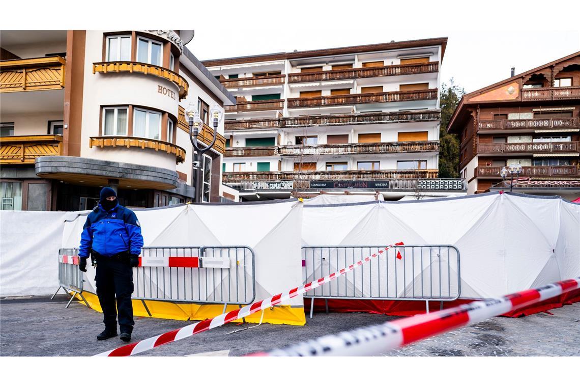 Die ausgebrannte Bar ist zur Spurensuche weiter abgesperrt.